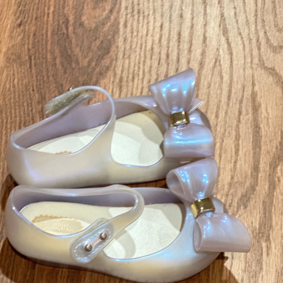 Mini Melissa Baby Shoes with Bow - Pearl and Gold - Picture 2 of 3